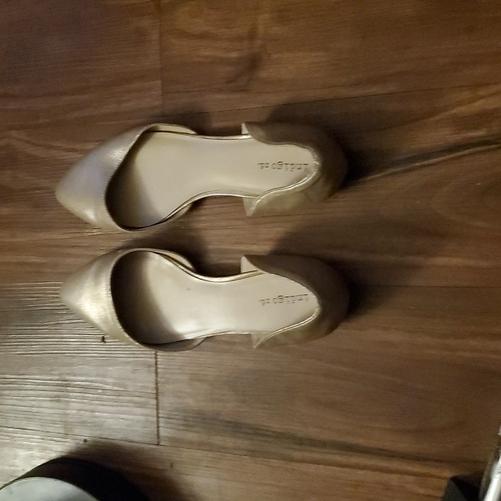 Indigo Rd. Gold Women's Flats Size 10M